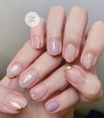 15 Stunning Gold Nail Inspo To Copy For Your Next Manicure | Tırnak, Oje,  Tırnak fikirleri