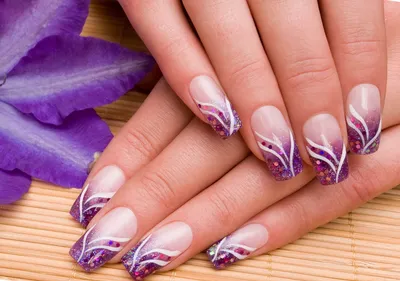 Elena Grama Nail Academy - Французский маникюр и мини дизайн. Белый френч  будет выглядеть гораздо ярче и интереснее, если один из ногтей украсить  мини дизайном. В данном случае вашу фантазию ничто не