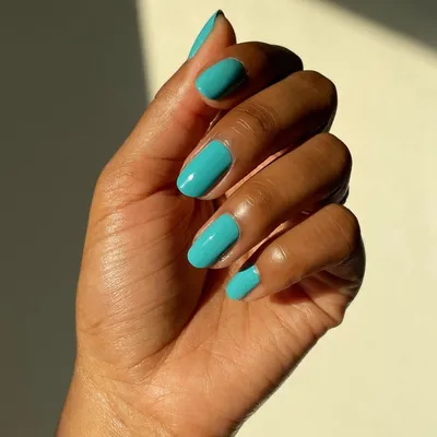 Однотонный маникюр: самые модные цвета ногтей 2022 💅🏻 | theGirl