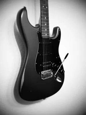 Черно-белый рисунок гитары со словом «гитара». | Премиум Фото