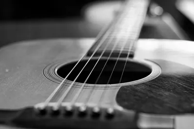 Черно-белая гитара в пламени Стоковое Изображение - изображение  насчитывающей природа, журнал: 125501269