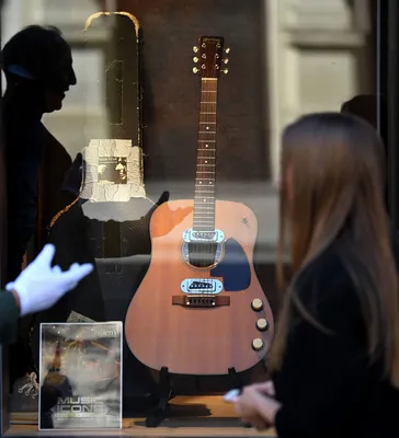 Личные вещи Курта Кобейна продадут на аукционе. Гитары, фото и не только |  РБК Life