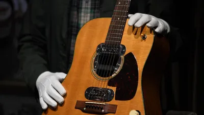 Гитару Курта Кобейна продали за рекордные $6 миллионов - 21.06.2020,  Sputnik Казахстан