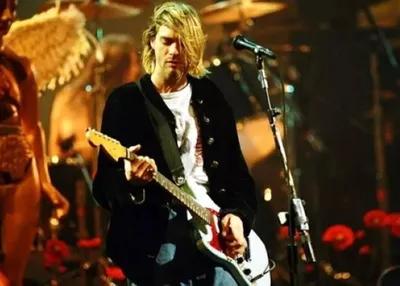 Гитара, на которой Кобейн играл в клипе «Smells Like Teen Spirit»,  выставлена на аукцион – Коммерсантъ