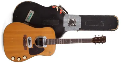 Разбитую гитару Курта Кобейна продали на аукционе за 600 тысяч долларов