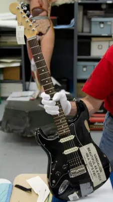 Гитара Курта Кобейна ушла с молотка за рекордные шесть миллионов долларов -  Korrespondent.net