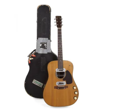 Разбитая гитара Курта Кобейна ушла с молотка почти за 600 тыс. дол.