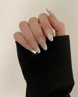 Vampire Nails Have Become the Most Popular Mani for Spooky Season | Glamour