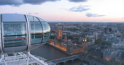 Лондон, Англия горизонт Великобритании вечером, Лондон Eye подсвечен –  Стоковое редакционное фото © Photocreo #35477409