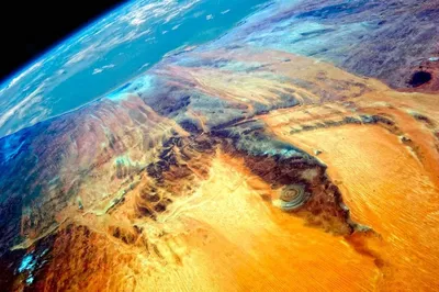 Россиянин сфотографировал \"глаз Сахары\" из космоса - МК