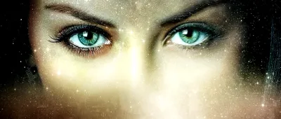 Фото Ведьма с зелеными глазами