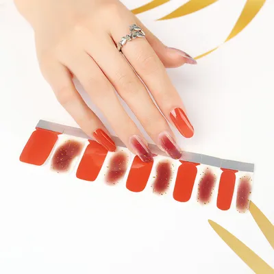 Светящийся маникюр из ТикТока: Женя Медведева показала самый модный  блестящий дизайн ногтей | theGirl