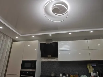 Двухуровневый матовый натяжной потолок в кухню 17 квадратных метров