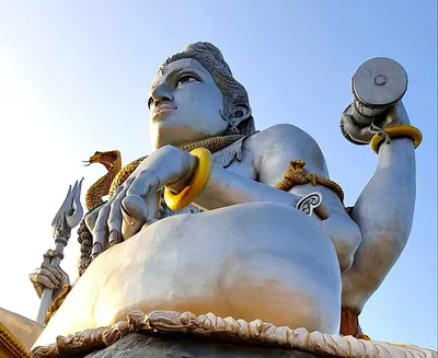 India, Karnataka, Gokarna, one of the most sacred places in Southern India  for Hindus, large basin Stock Photo - Alamy