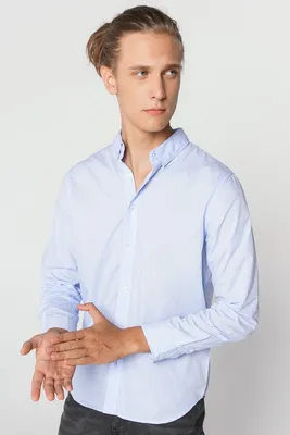 Светло-голубая мужская рубашка прямого кроя оптом в Беларуси - Одежда оптом  в РБ
