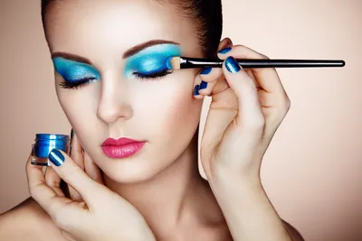 Голубой макияж для карих глаз» — создано в Шедевруме