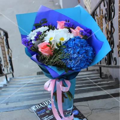 Купить статицу и голубую хризантему в коробке в Москве с доставкой недорого