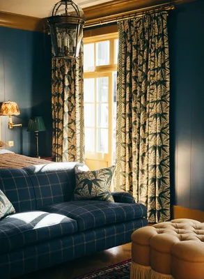 Голубые шторы в интерьере гостиной (65 фото)