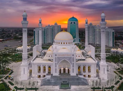 Мечеть «Гордость мусульман» в Шали, отзыв от AnastasiaJulia – \"Мрамор,  перламутр и много золота: где посмотреть самую большую мечеть в Европе\",  Шали, Россия, Май 2021