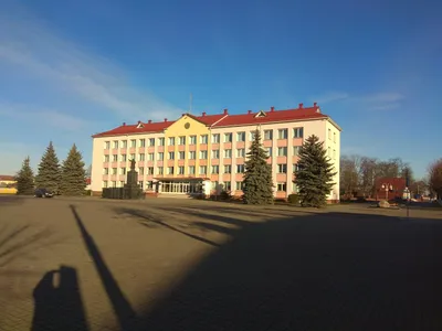 Водонапорная башня и две церкви в Старых Дорогах