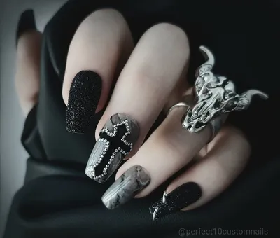Gothic Valentine - Nail Art - Hermit Werds