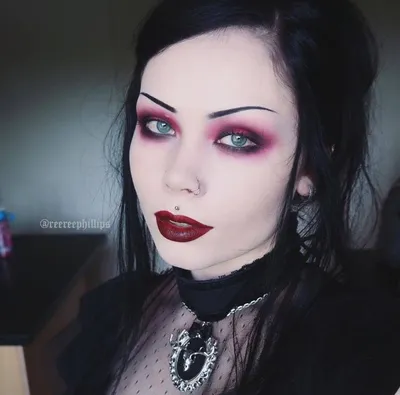 Gothic eye makeup, Goth makeup, Gothic makeup