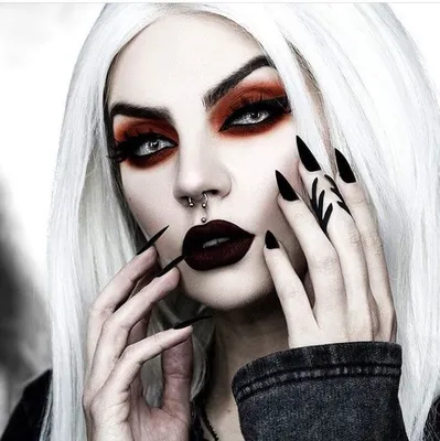 Soft Goth Makeup: мягкий готический макияж в стиле Уэнсдей Аддамс