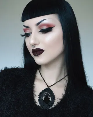 Pin by Joana 🦇 on make | Dark makeup looks, Edgy makeup, Goth beauty