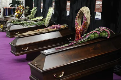 Элитный гроб «Восьмигранник» купить недорого в Москве, цена на элитный гроб  «Восьмигранник» оптом и в розницу