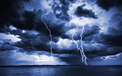 Картинки по запросу грозовое небо с молнией | Lightning storm, Sea storm,  Cloud wallpaper