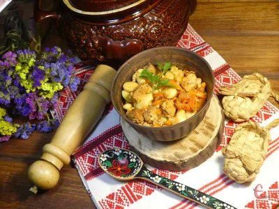 Гуцульська кухня: що обов'язково спробувати на відпочинку в Карпатах