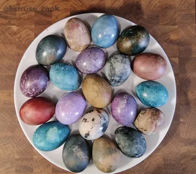 Свекла, вино и декупаж: как красиво покрасить яйца на Пасху | theGirl