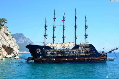 Пиратский корабль Legend Big Kral на закате - Твоя Алания