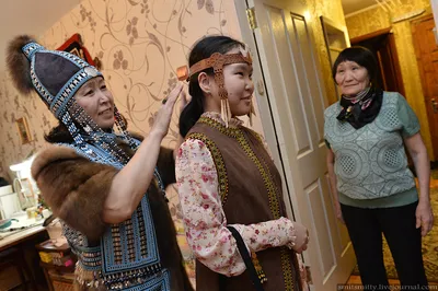 Дизайнер Ольга Неустроева развивает бренд якутской национальной одежды  «Хотой»