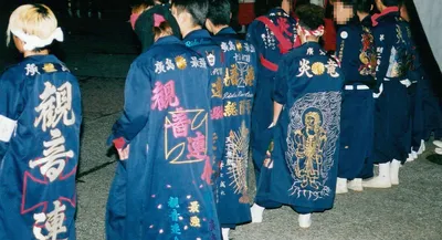 Мода на форму в Японии: школу закончили, а одеваются как подростки! Даже  советская форма есть | Дневник Усаги о жизни в Японии | Дзен