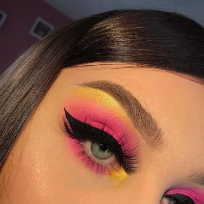 Pin by ♈𝔹𝕃𝔸𝕀ℝ 𝔻𝕀𝔸ℤ♈ on Maquillaje | Pink eye makeup, Colorful eye  makeup, Eyeshadow makeup