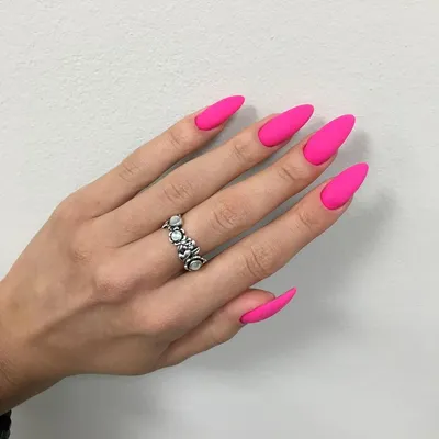 Яркий маникюр | Bling acrylic nails, Matte pink nails, Plum nails