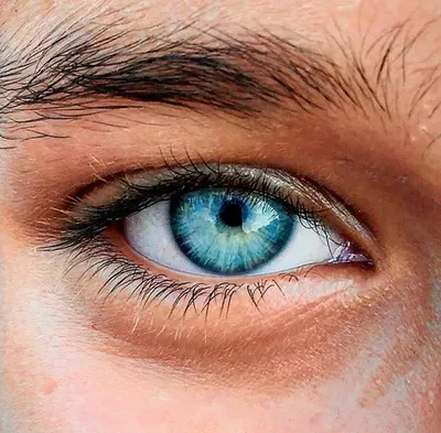 Ярко голубые глаза у мужчин - 74 фото
