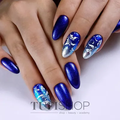 Маникюр ярко-синий с наклейкой | Nails, Beauty