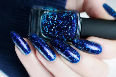 Салон Красоты Чехов on Instagram: \"Модный синий маникюр выглядит ярко,  стильно и слегка экстравагантно. А если добавить к монохрому еще и  актуальный дизайн – получится невероятно красиво и стильно! Мастер  Ангелина💙 #синийманикюр💙 #