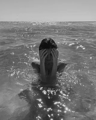 Чёрно-белые фотографии /идея для фото в море | Beach pictures, Instagram  photo, Instagram