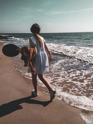 Идеи для фото инстаграм на море отпуск лето нарисованная одежда бегущая по  волнам | Пляжные фотографии позы, Творческая фотография, Идеи для фото