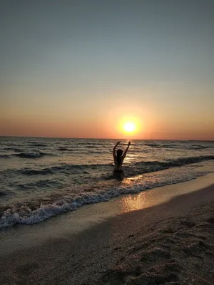 🌟 ИДЕИ ДЛЯ ФОТО НА ЗАКАТЕ 🌟 ⠀ 🌅 Фото на закате - отличный способ  дополнить ваш профиль. Мы сделали для вас подбородку ⠀ 👇🏻 Несколько идей…  | Instagram