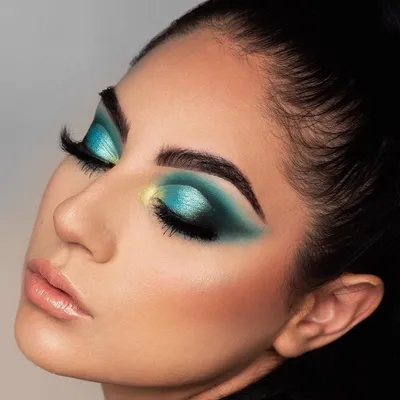 Красивый макияж со стрелками 2023: для карих, голубых и зеленых глаз  пошагово, 35+ фото