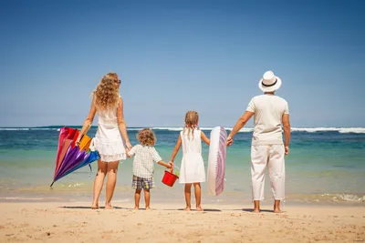 Куда поехать с детьми на осенние каникулы: 10 ярких идей для семейной  поездки - Журнал Виасан
