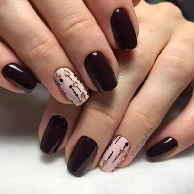 Темный маникюр с дизайном: красивые идеи, тренды 2022 года, фото | Chic  nails, Finger nail art, Nail art