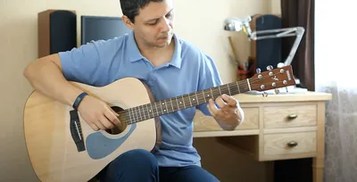 Как легко научиться играть на гитаре АККОРДАМИ! - YouTube