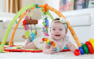 Развивающие игрушки для детей до 1 года: игрушки для новорожденных малышей  по месяцам
