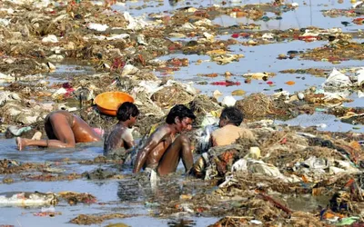 Власти Индии борются с нелегальным сбросом тел в реку Ганг: 14 мая 2021,  15:24 - новости на Tengrinews.kz