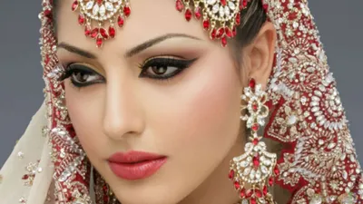 Pin by Seyma Yesilbas on Woman eyes | Makeup, Indian eyes, Bollywood makeup